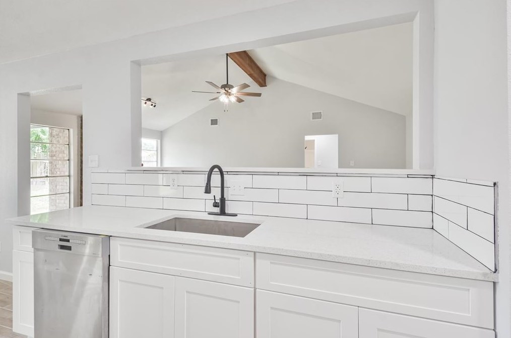 8511 Streamside Dr, Houston TX  77088-4411 exterior