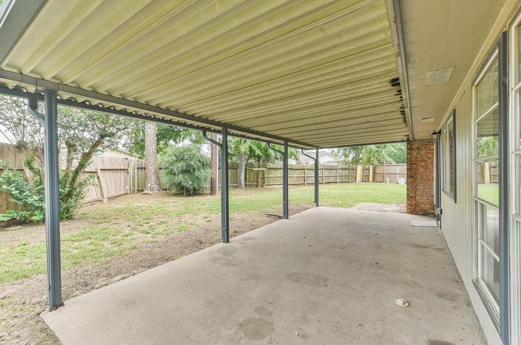 8511 Streamside Dr, Houston TX  77088-4411 exterior