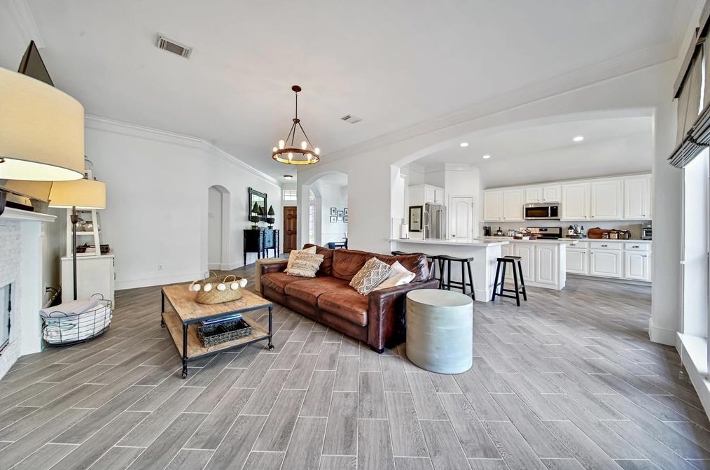 5631 Lk Pl Dr, Houston TX 77041-6653 exterior