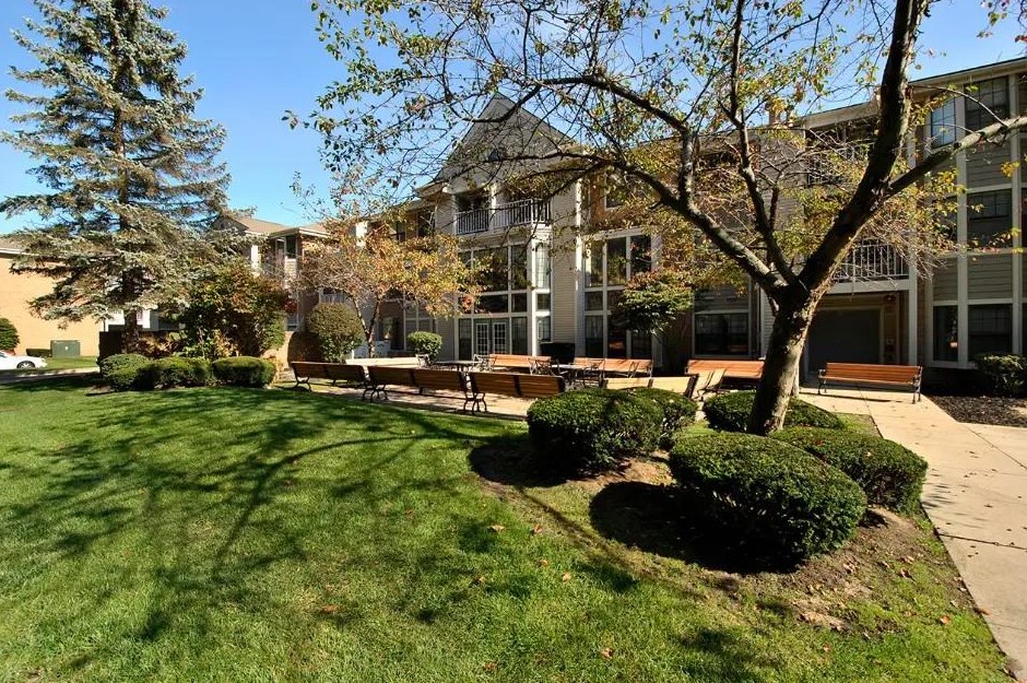 3900 Aspen Dr, Port Huron MI 48060-8618 exterior