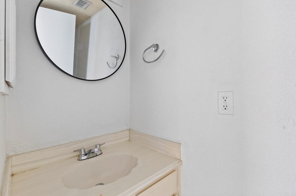 8763 Vinkins Rd, Houston TX  77071-2834 exterior