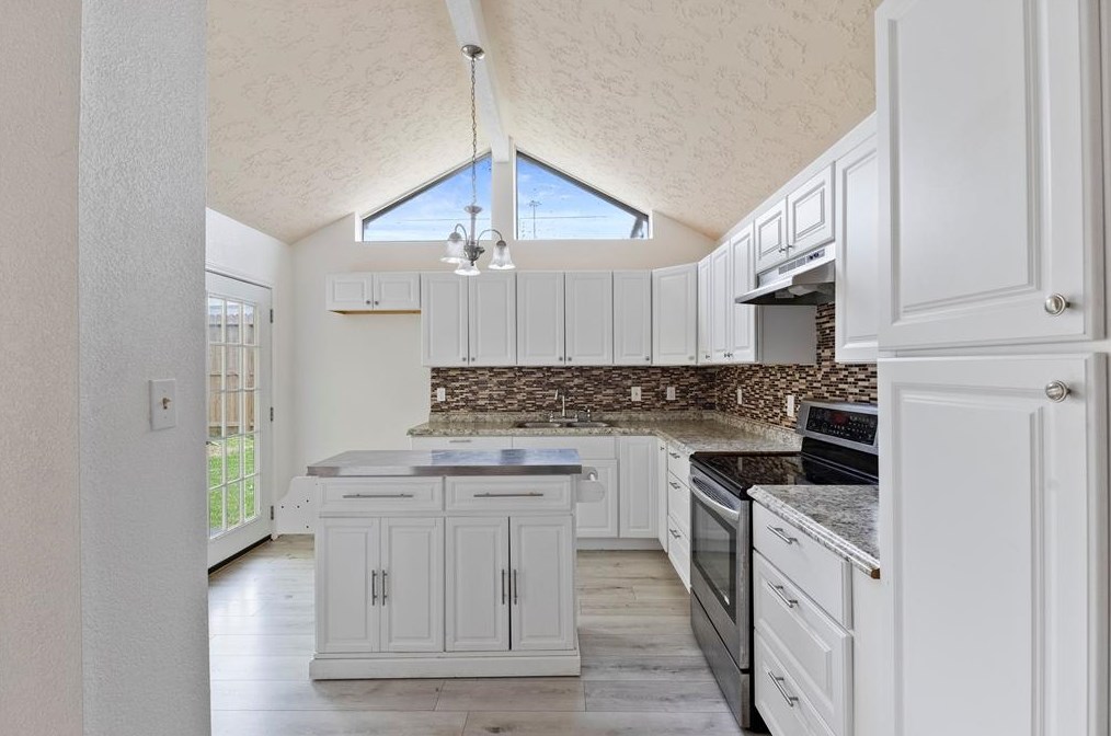 8763 Vinkins Rd, Houston TX  77071-2834 exterior