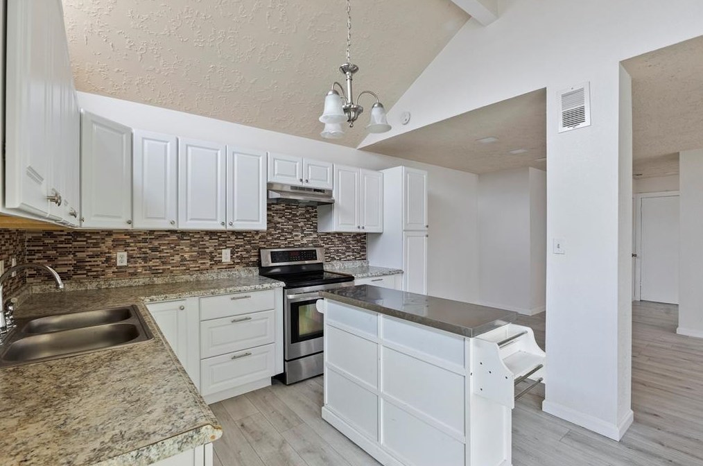 8763 Vinkins Rd, Houston TX  77071-2834 exterior