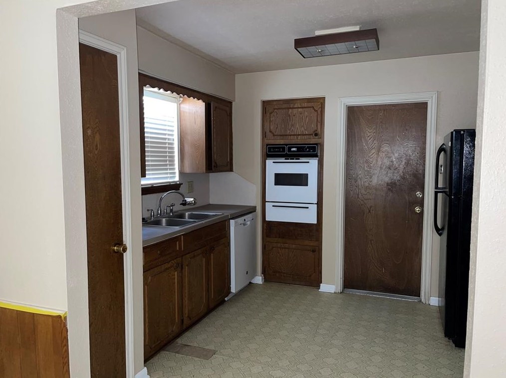 2215 Winter Bay Ln, Houston TX  77088-3333 exterior