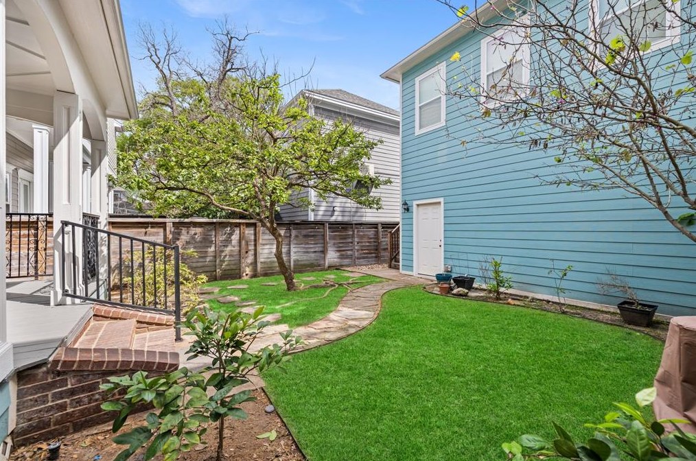 1018 Waverly, Houston TX  77008-6760 exterior