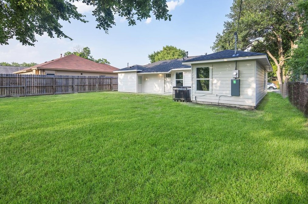 9534 Ashville Dr, Houston TX  77051-3209 exterior