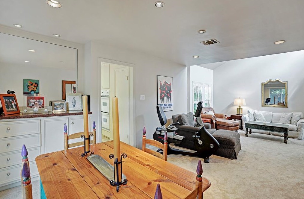 1609 Potomac Dr, Houston TX  77057-1927 exterior