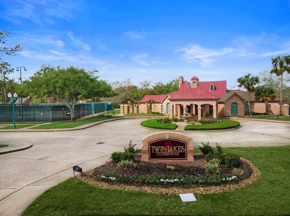 13411 Amber Queen Ln, Houston TX  77041-5550 exterior