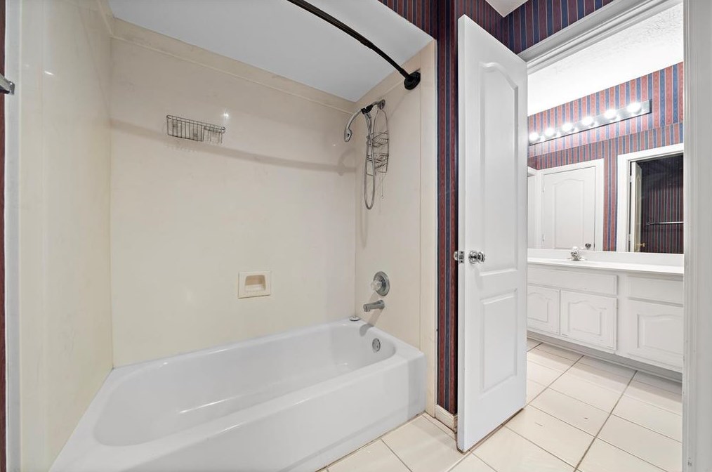 13411 Amber Queen Ln, Houston TX  77041-5550 exterior