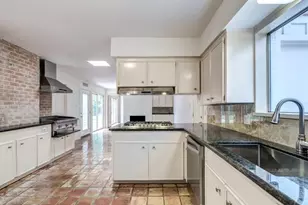 1901 Southwood Dr, Baytown, TX 77520 - Photo 7