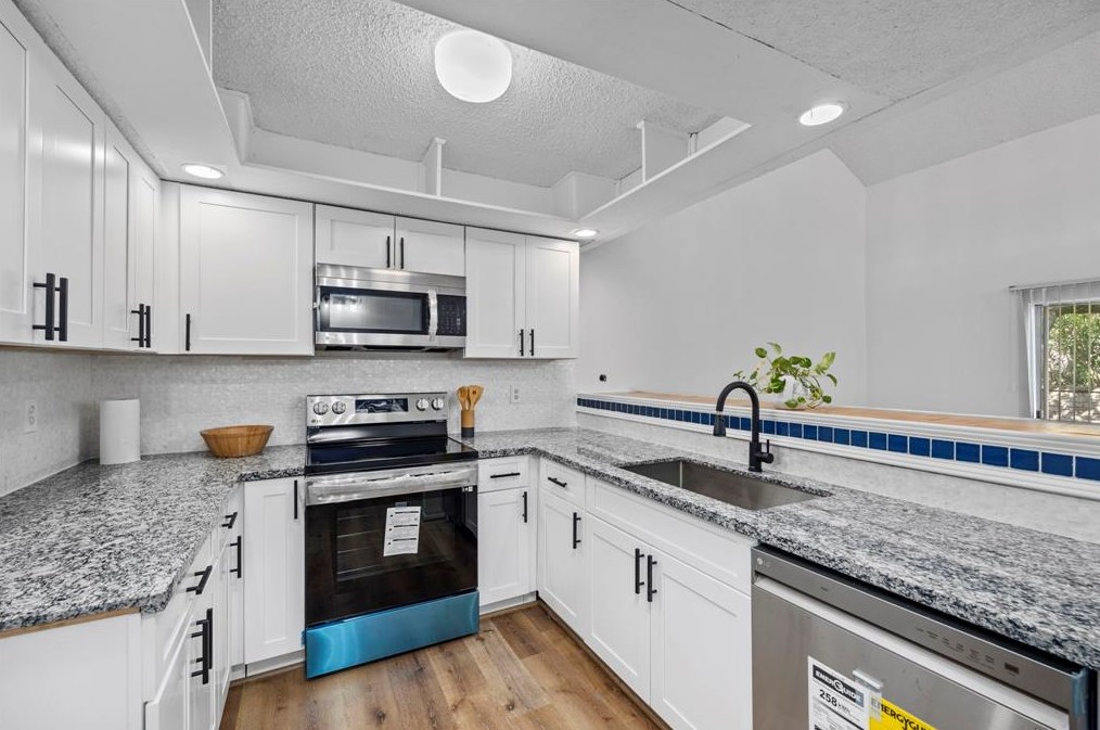 13028 Greenway Chase Ct, Houston TX  77072-2195 exterior