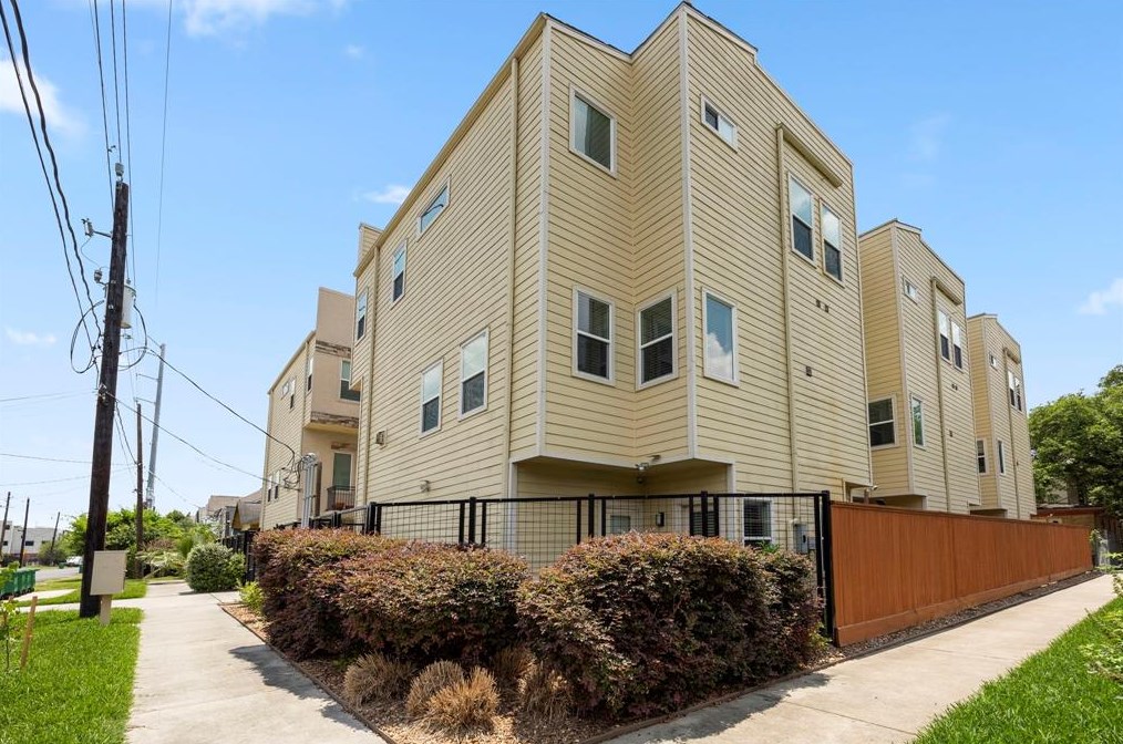 1625 Shearn St, Houston TX  77007-4047 exterior