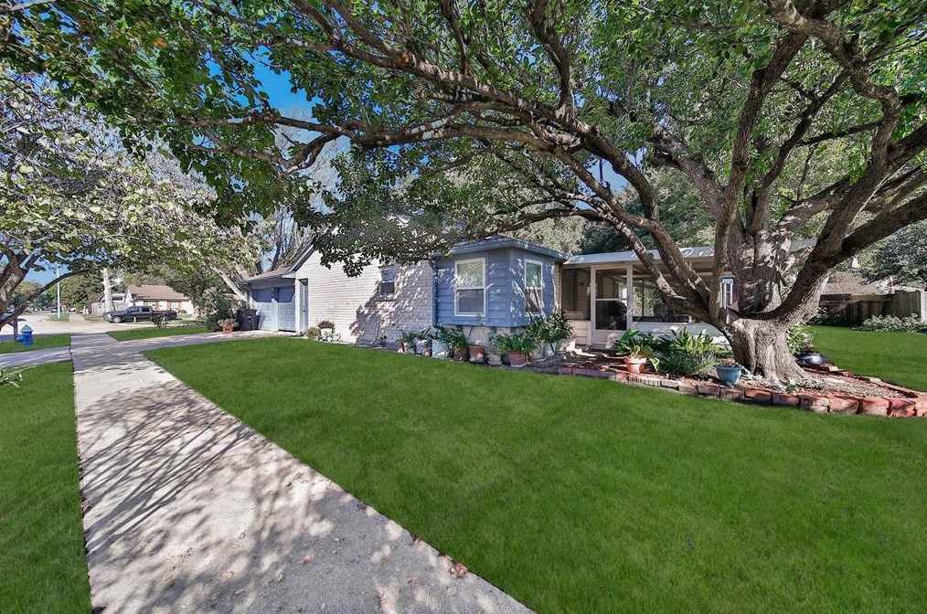 10858 Radford Ln, Houston TX  77099-4723 exterior