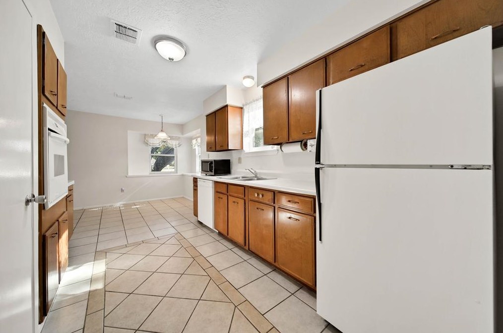 10858 Radford Ln, Houston TX  77099-4723 exterior