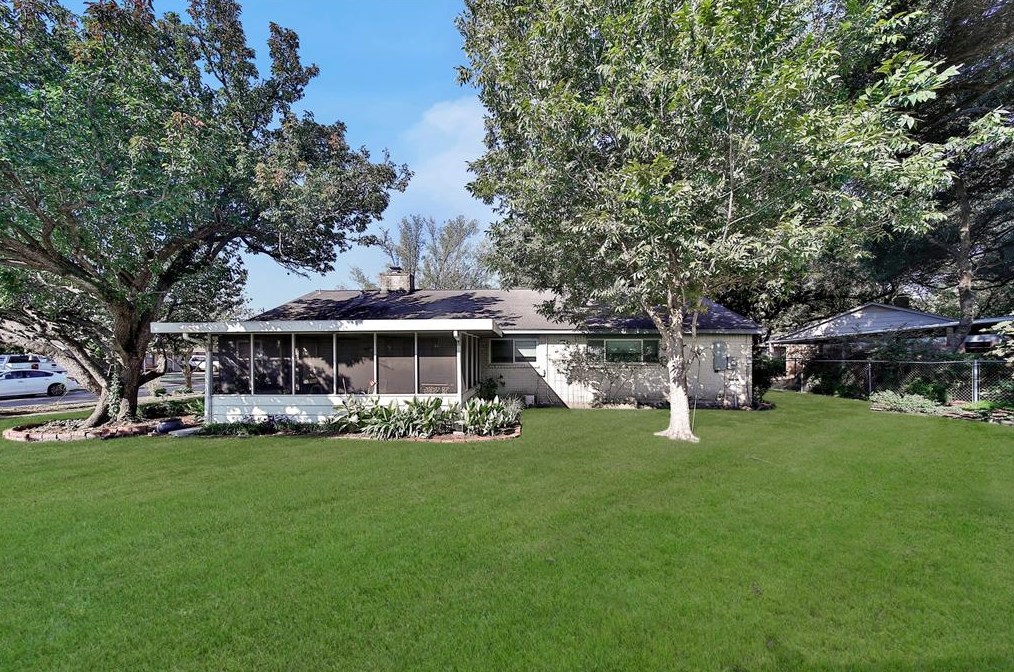 10858 Radford Ln, Houston TX  77099-4723 exterior