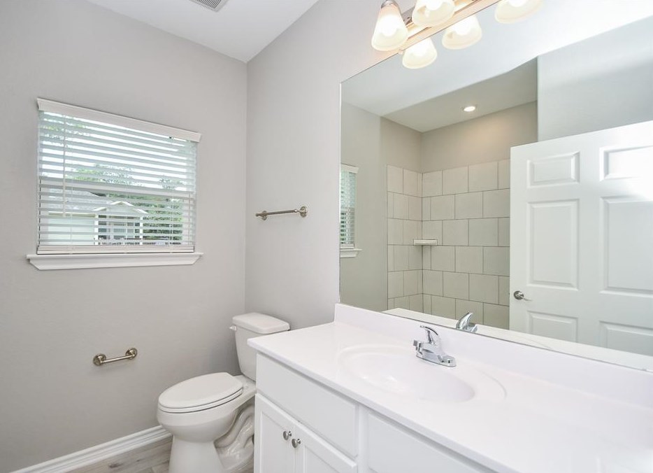 1050 Ellington St, Houston TX  77088-4516 exterior