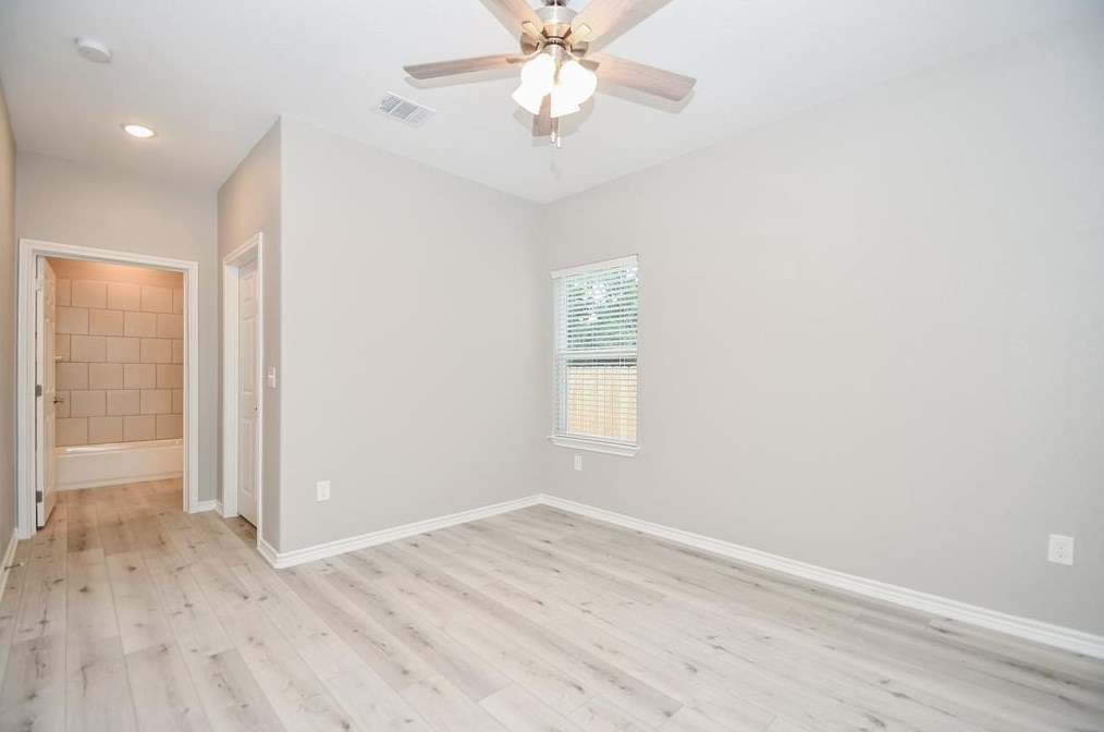 1050 Ellington St, Houston TX  77088-4516 exterior