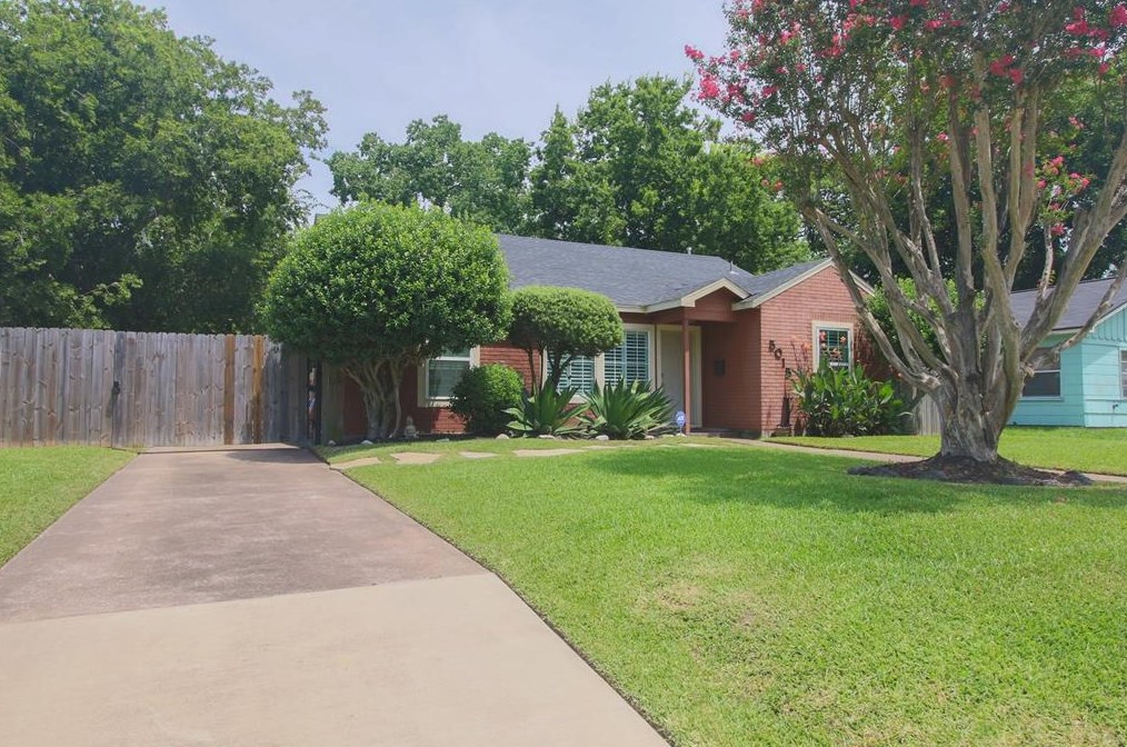 5015 Arvilla Ln, Houston TX  77021-2921 exterior