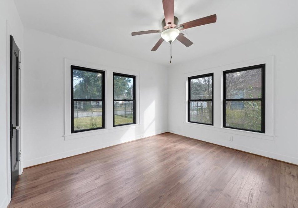 7010 Kinney, Houston TX  77087-4302 exterior