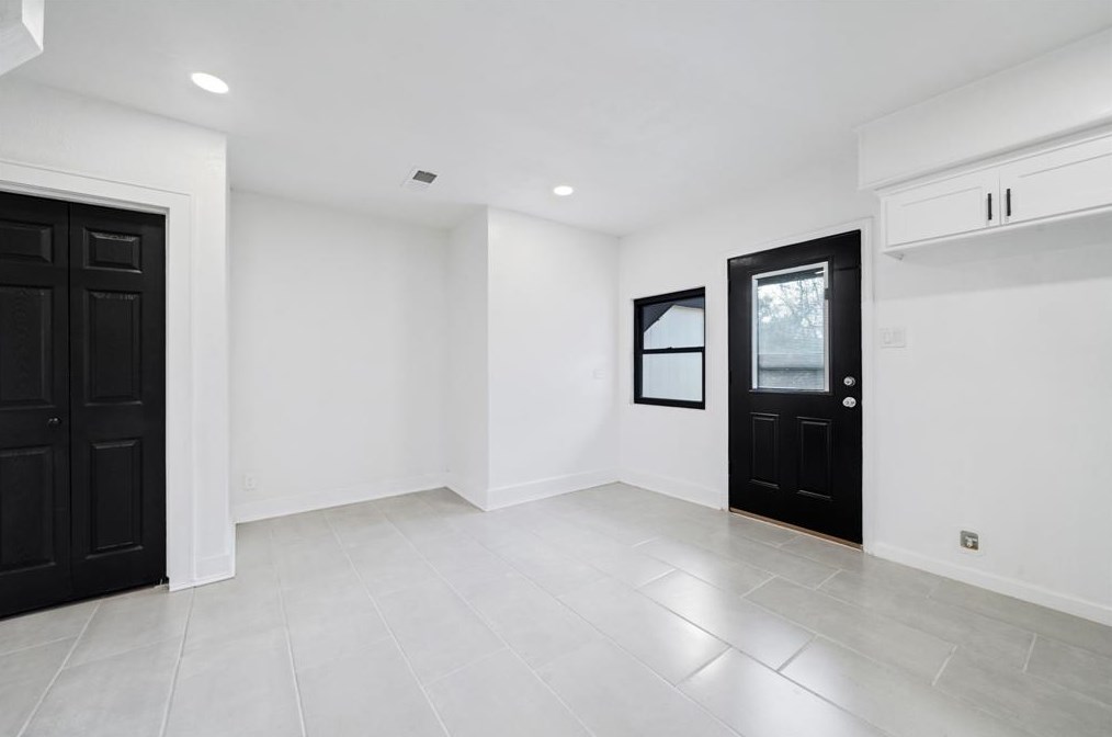 7010 Kinney, Houston TX  77087-4302 exterior