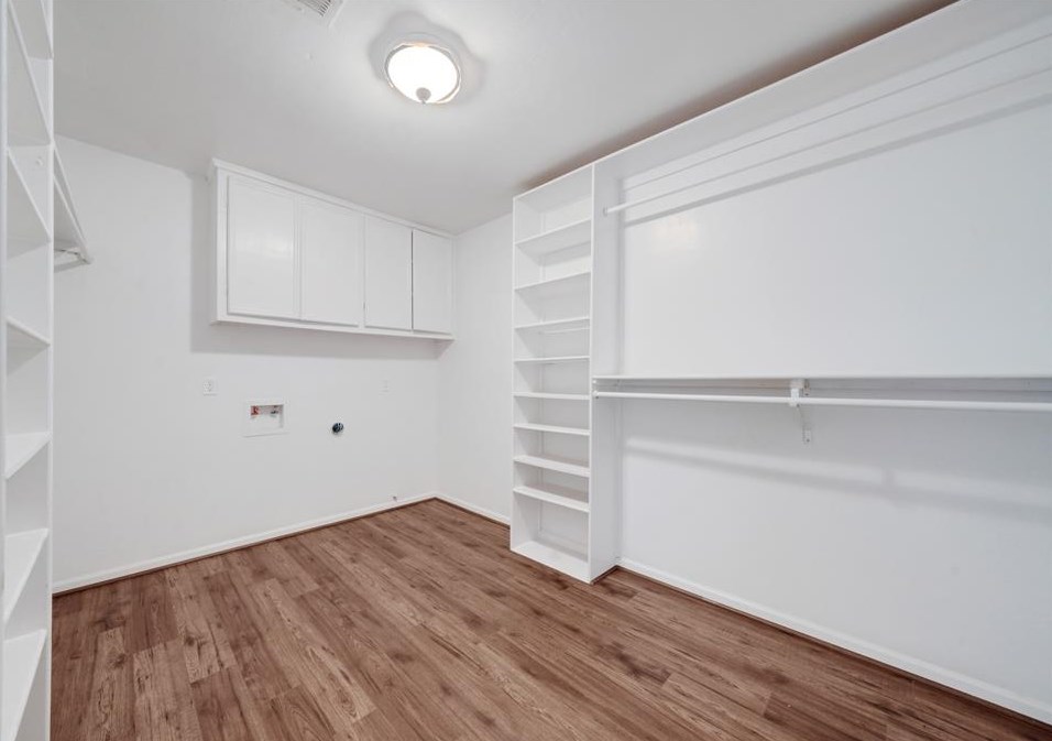 7010 Kinney, Houston TX  77087-4302 exterior