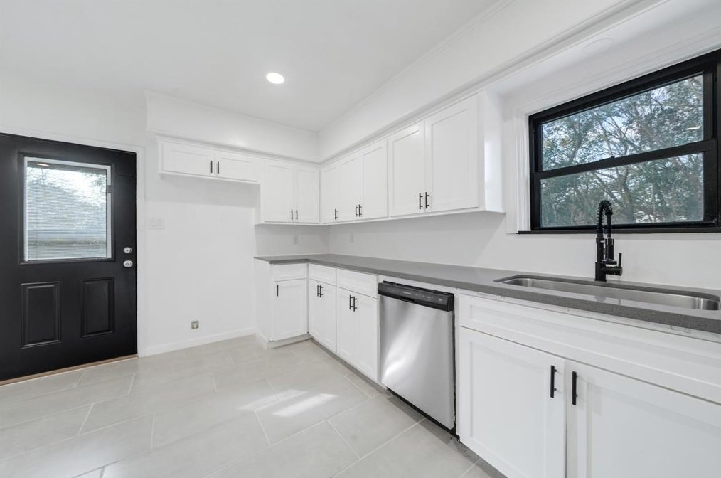 7010 Kinney, Houston TX  77087-4302 exterior