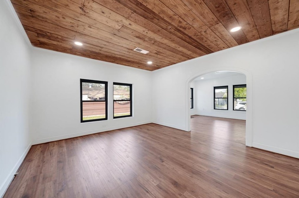 7010 Kinney St, Houston TX  77087-4330 exterior