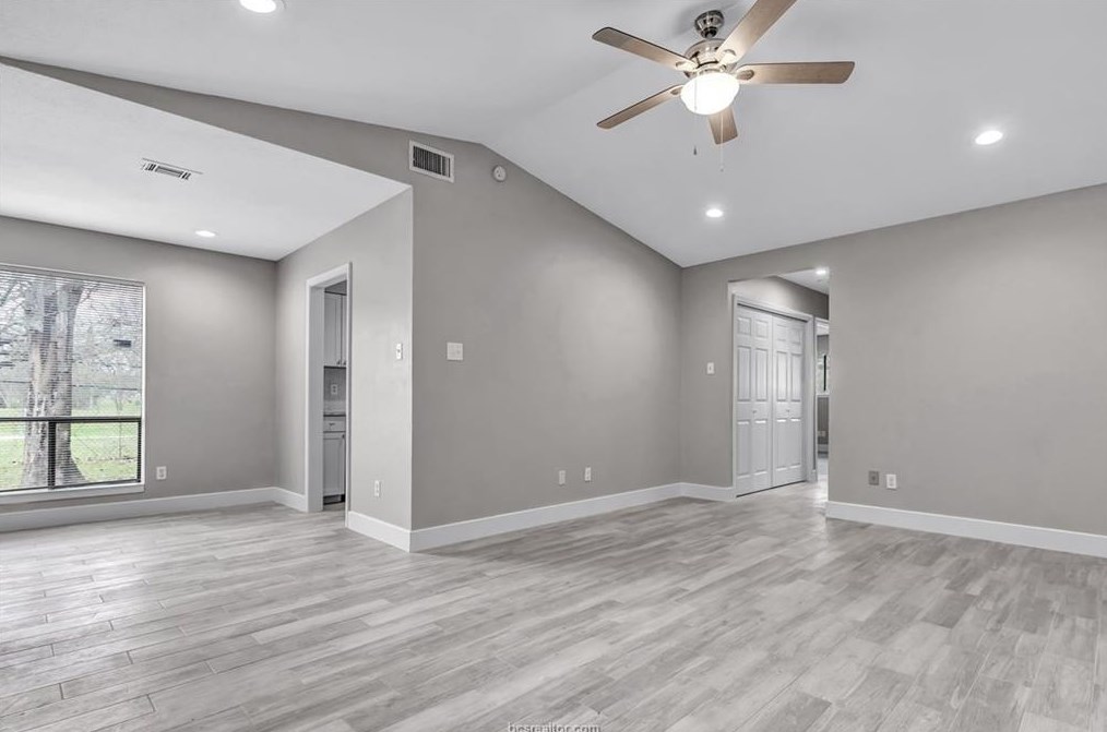 1405 Dexter Dr, College Station TX  77840-4270 exterior