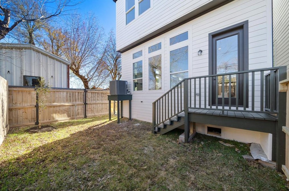 5309 Kansas, Houston TX  77007-1113 exterior
