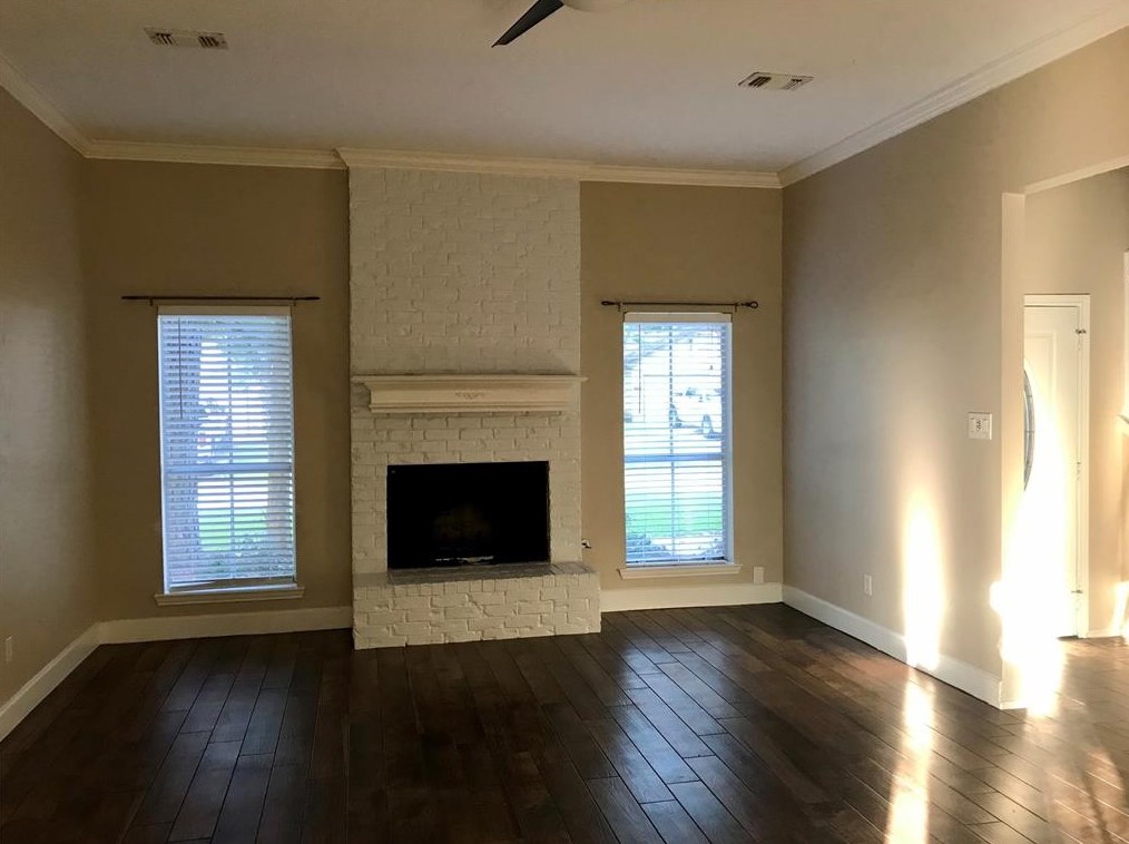 24 Woodelves Pl, Spring TX  77381-4040 exterior