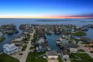 1407 Tiki Dr, Tiki Island, TX 77554 - Photo 3