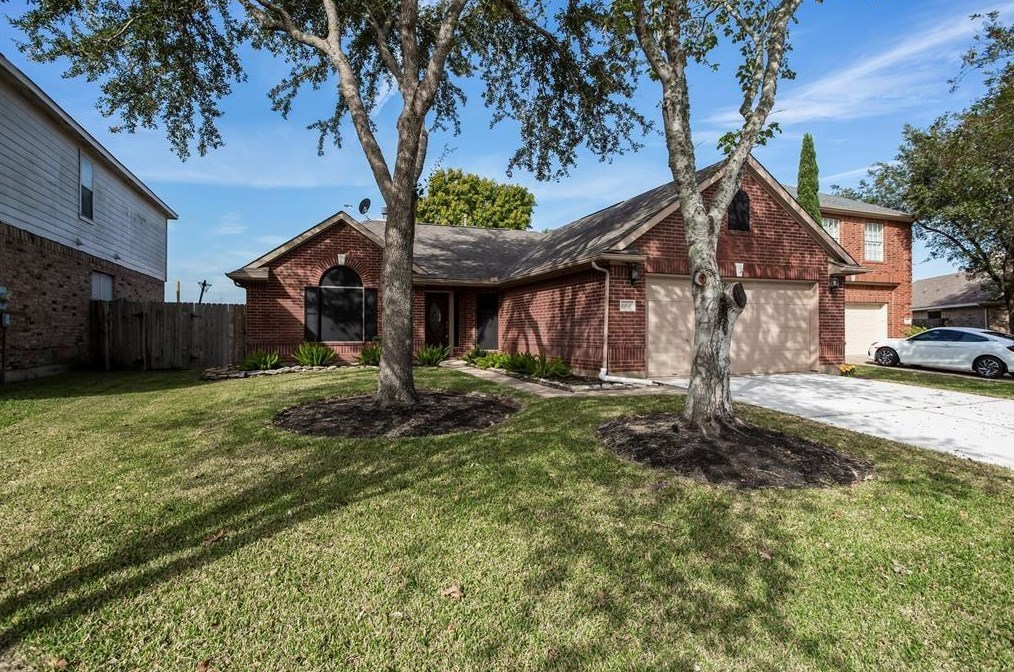12610 Stratford Heights Dr, Sugar Land TX  77498-7374 exterior
