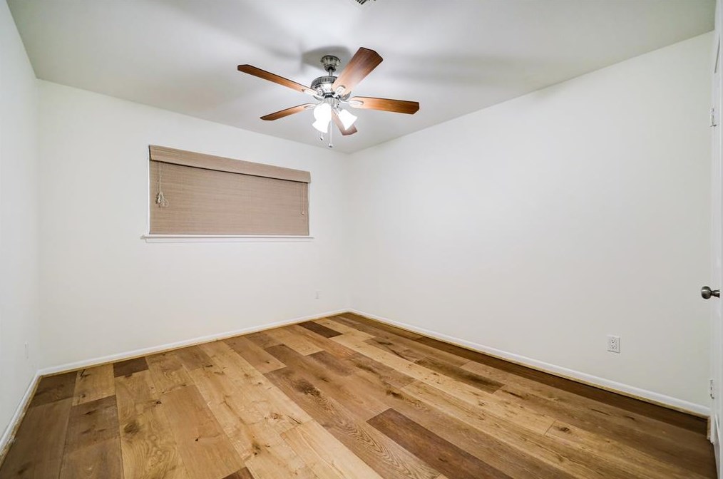 5019 Kingfisher Dr, Houston TX  77035-3122 exterior