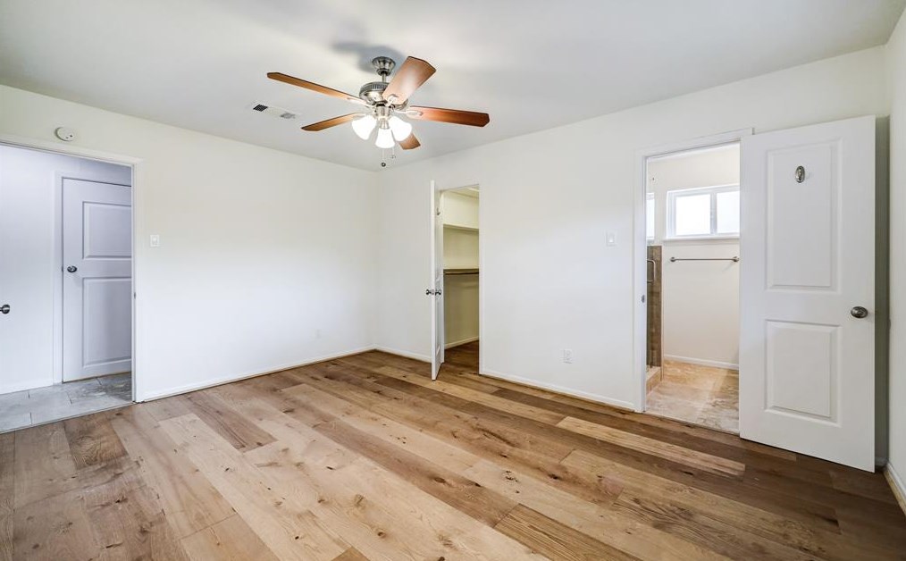 5019 Kingfisher Dr, Houston TX  77035-3122 exterior