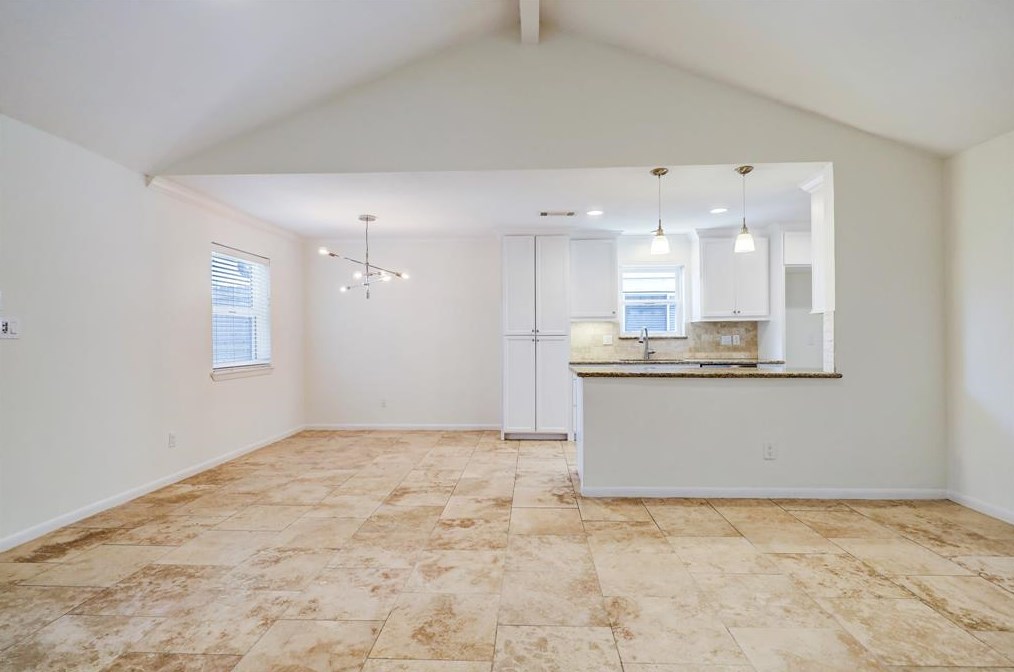 5019 Kingfisher Dr, Houston TX  77035-3122 exterior