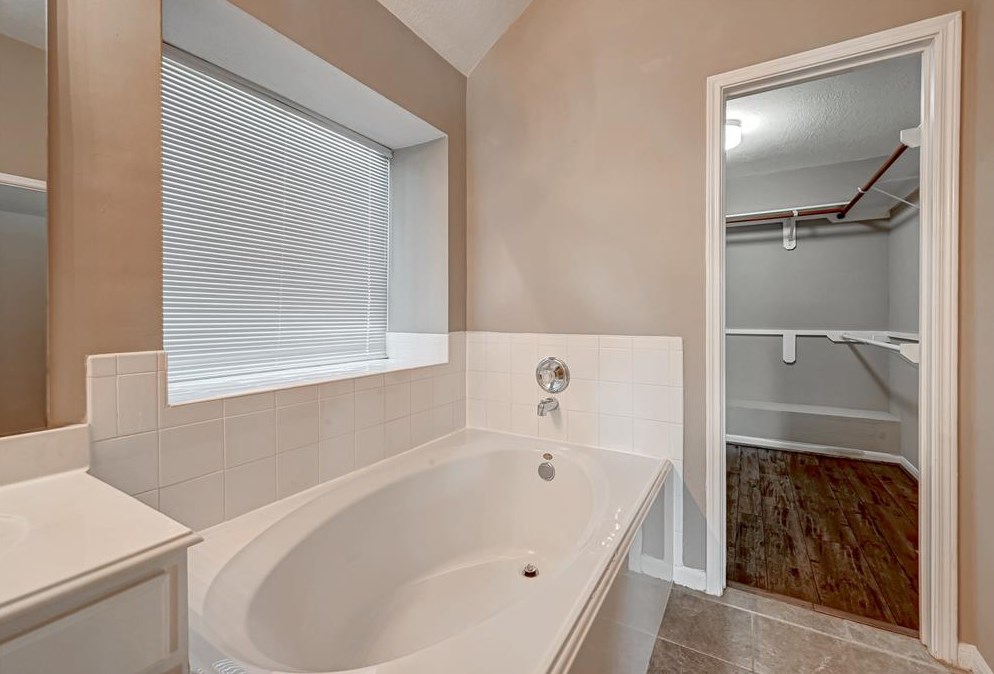 16119 Aberdeen Frst Dr, Houston TX  exterior