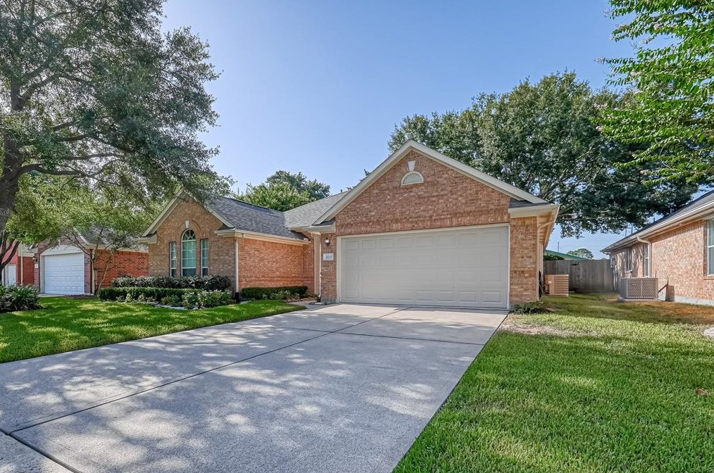 16119 Aberdeen Frst Dr, Houston TX  exterior