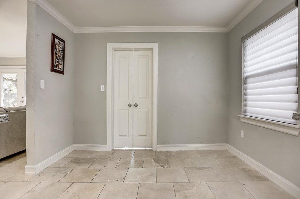 5135 Kingfisher Dr, Houston TX  77035-3016 exterior
