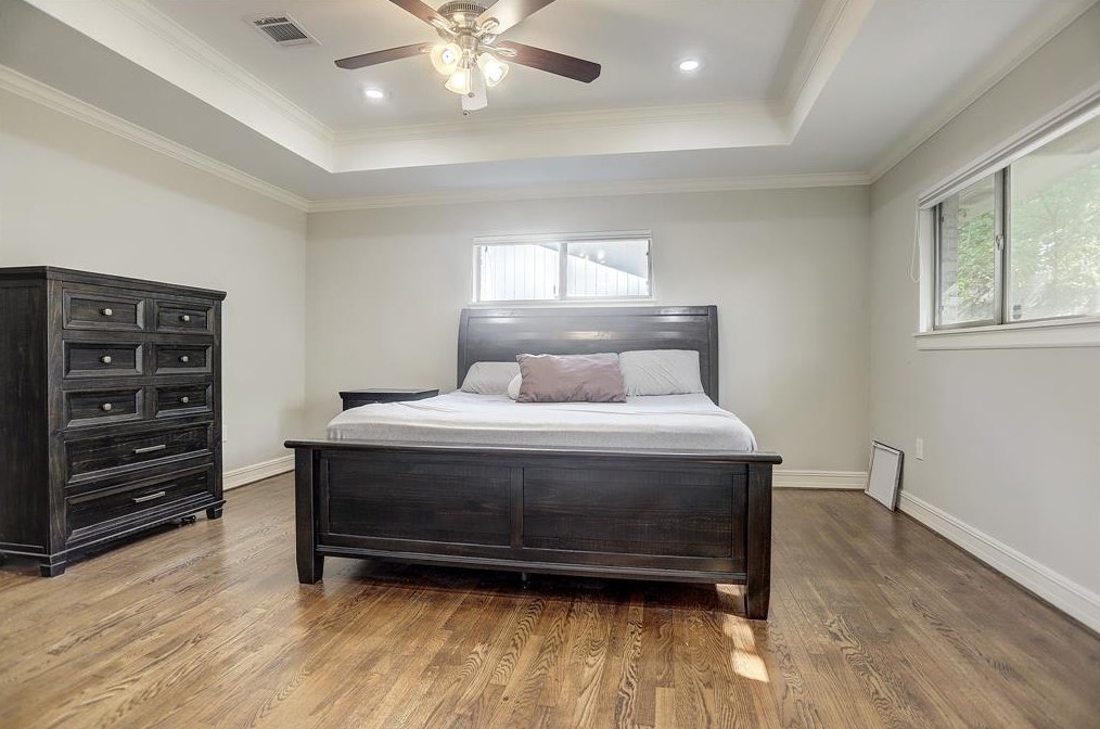 5135 Kingfisher Dr, Houston TX  77035-3016 exterior