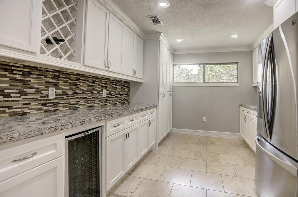 5135 Kingfisher Dr, Houston TX  77035-3016 exterior