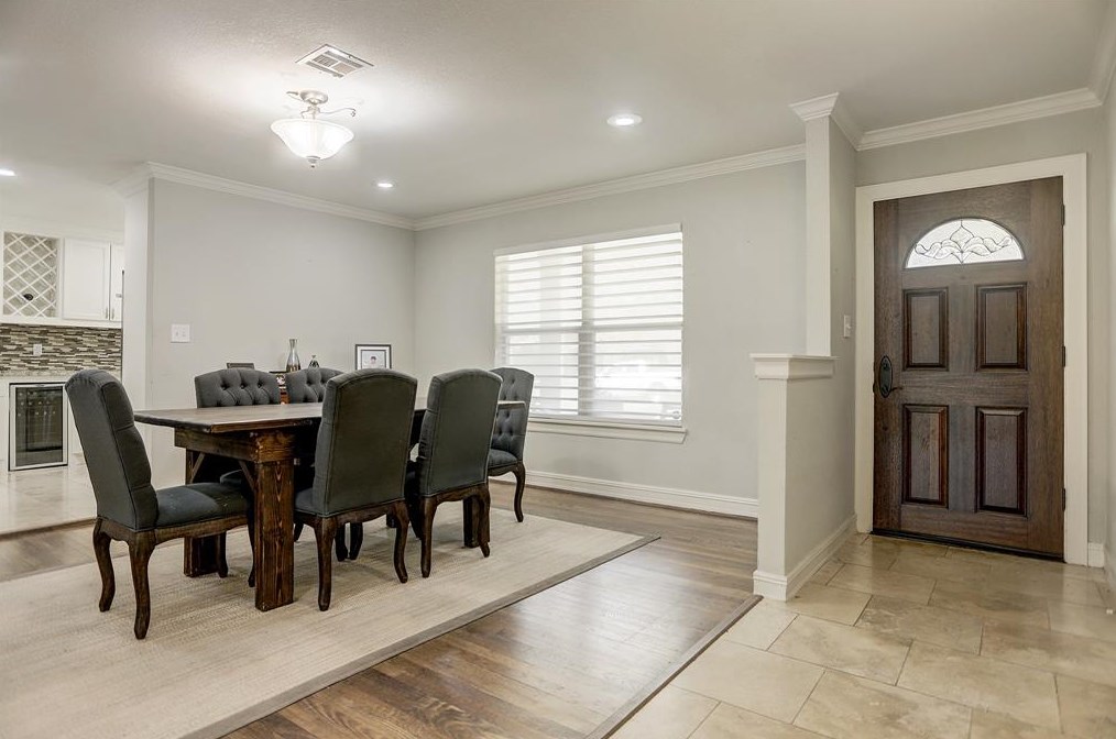 5135 Kingfisher Dr, Houston TX  77035-3016 exterior