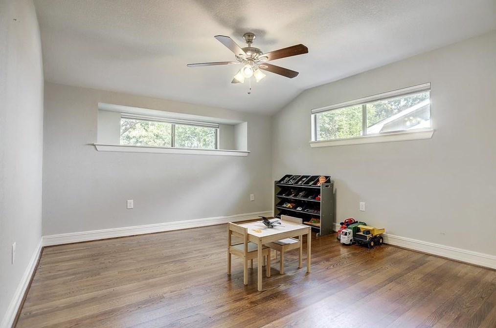 5135 Kingfisher Dr, Houston TX  77035-3016 exterior