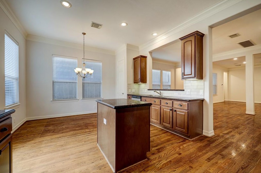 5325 Elm St, Houston TX  77081-3701 exterior