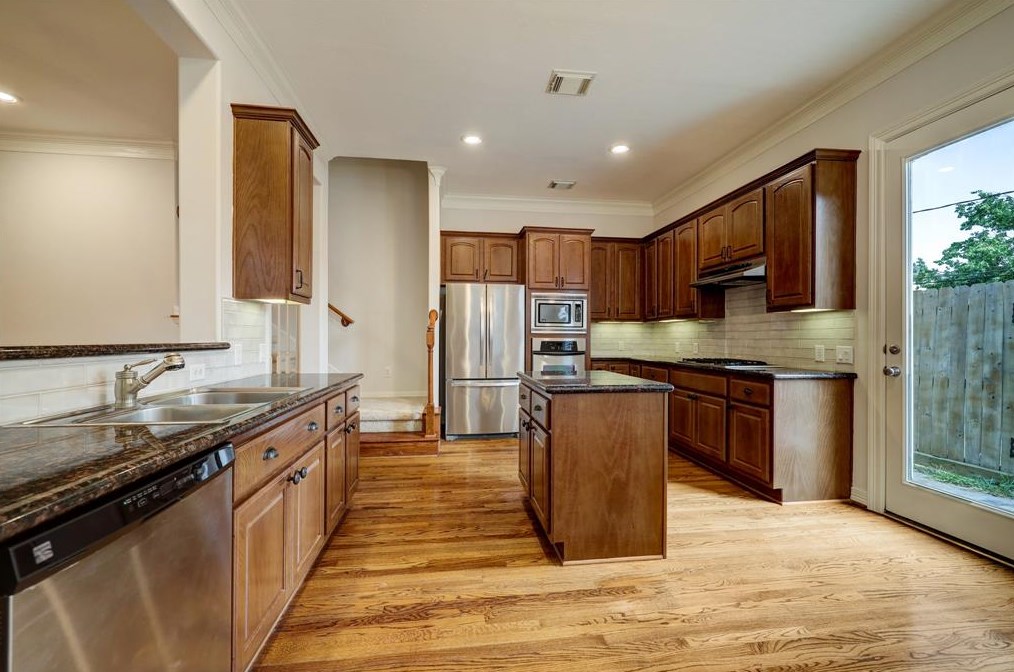 5325 Elm St, Houston TX  77081-3701 exterior
