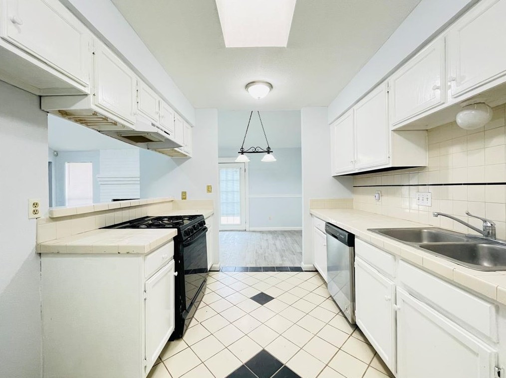 2827 Old Fort Rd, Sugar Land TX  77479-1781 exterior