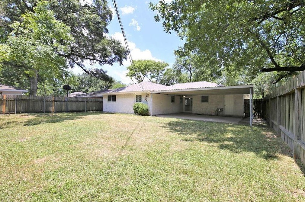 5607 43 St, Houston TX  77022-4634 exterior