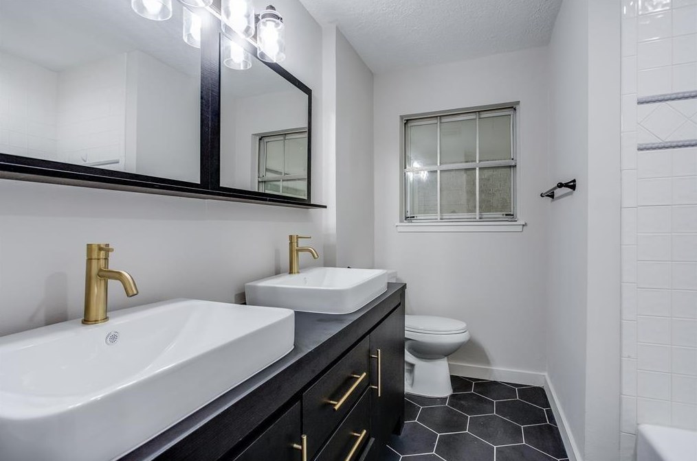 5607 43 St, Houston TX  77022-4634 exterior