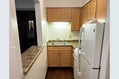 319 E 12th St, Anderson, IN 46016 - Photo 9