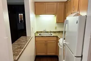 319 E 12th St, Anderson, IN 46016 - Photo 9