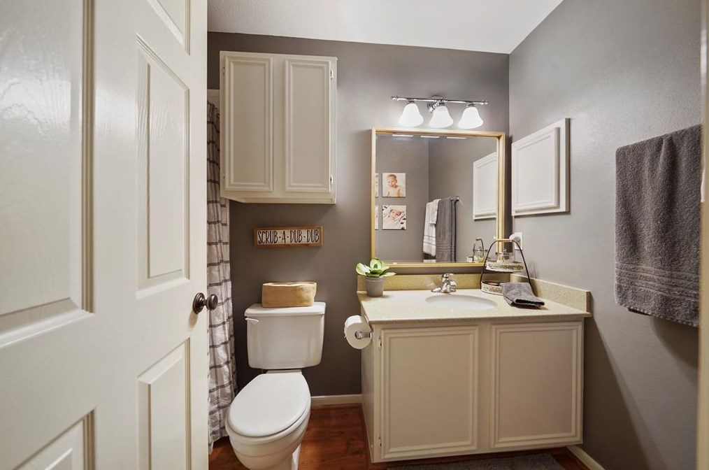 5803 Malcomboro Dr, Houston TX 77041-6582 exterior